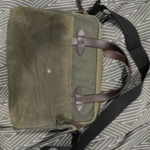 Army green Filson Laptop bag.